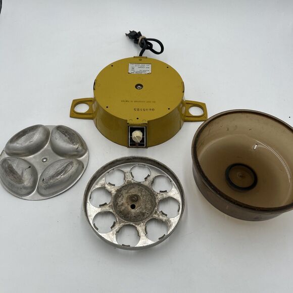 Toastmaster Rapid Electric Egg Cooker, Poacher with Auto-Off, 7 Egg Capacity Red - Picture 2 of 10